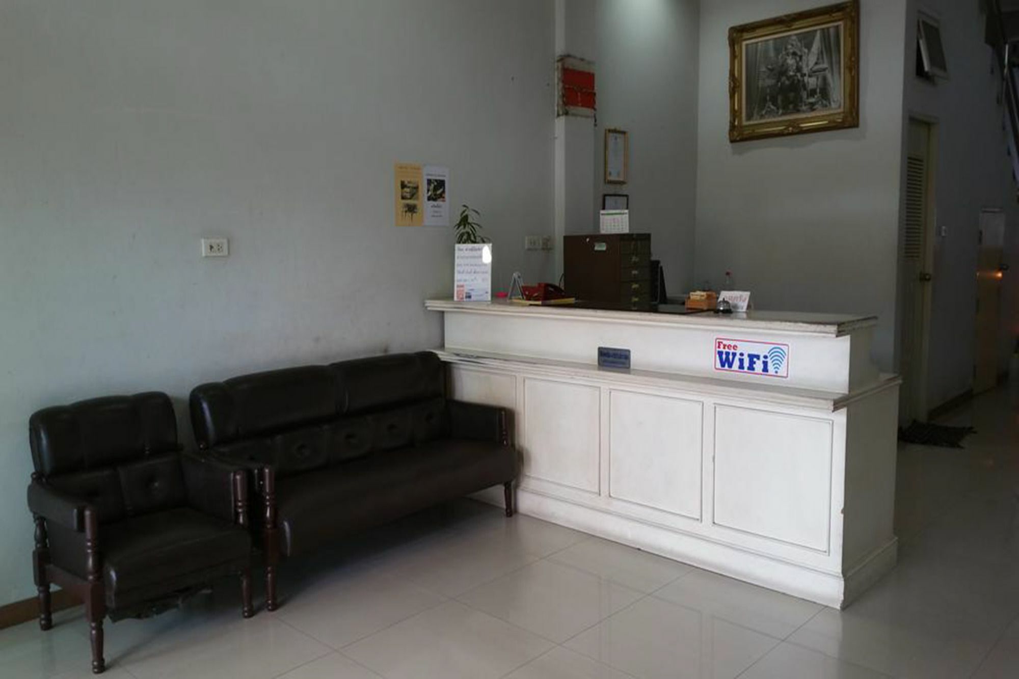 Charoen Apartment Hotel Транг Екстериор снимка